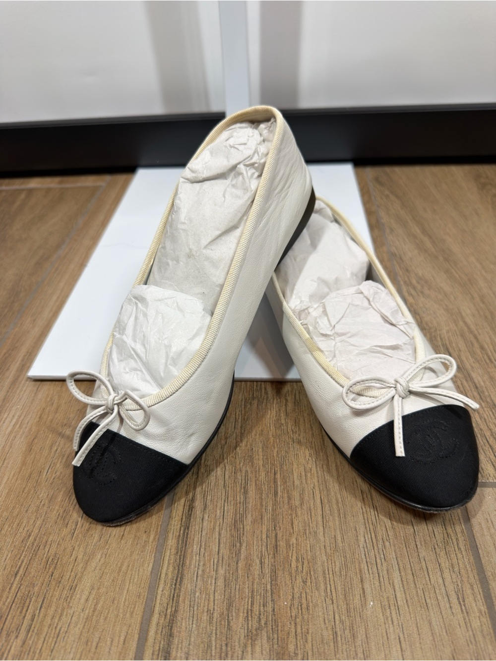Chanel Cap Toe Ballerina Flats Cream and Black Size 8 - Picture 2 of 14